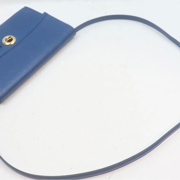 LV Epi Crossbody - Picture 5 of 8